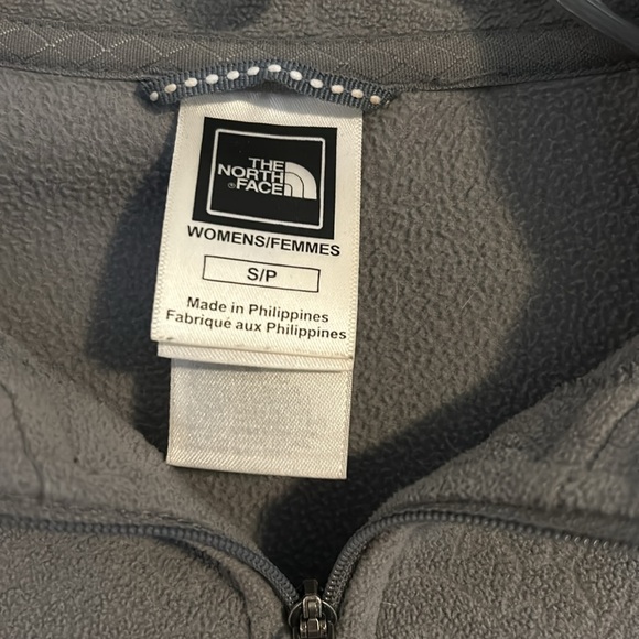 Women’s The North Face TKA 100 1/4 Zip Paisley Gray Pullover Fleece size Small - Picture 5 of 8